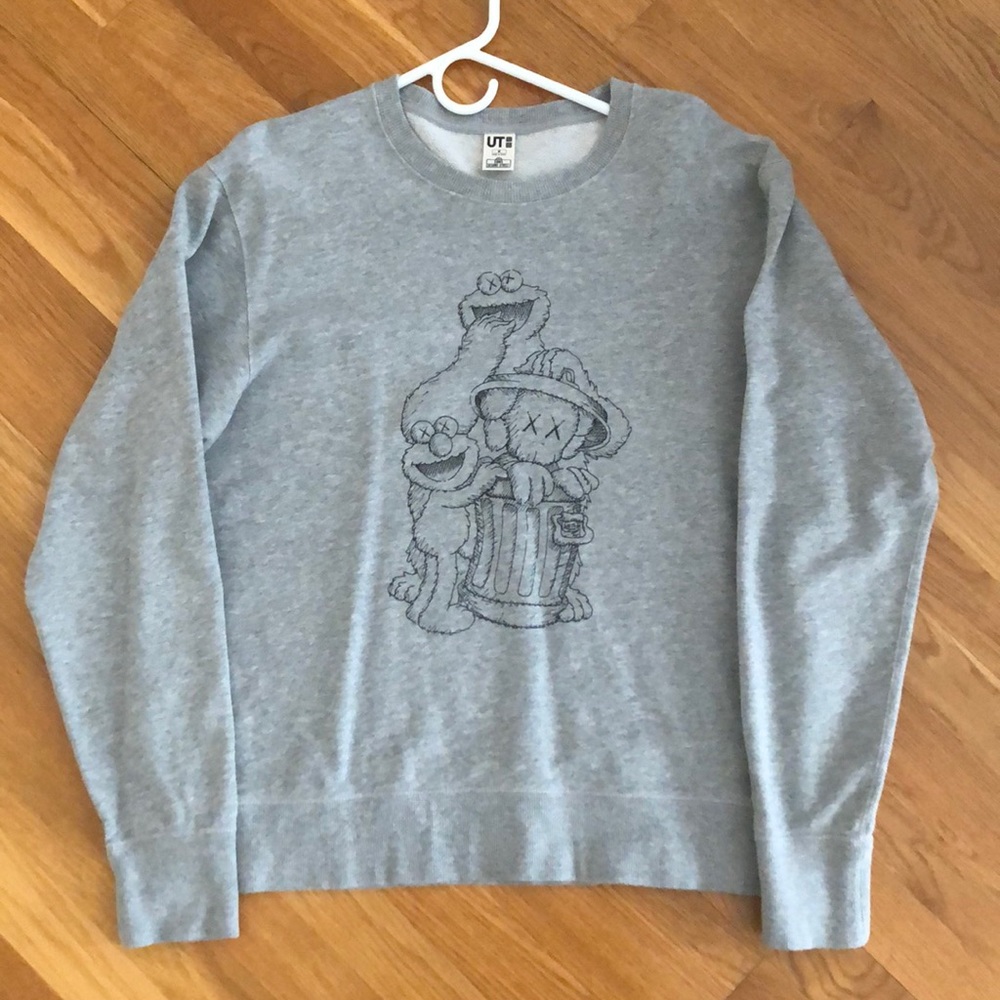 Men’s Uniqlo X Kaws X Sesame Street Crewneck Size Medium